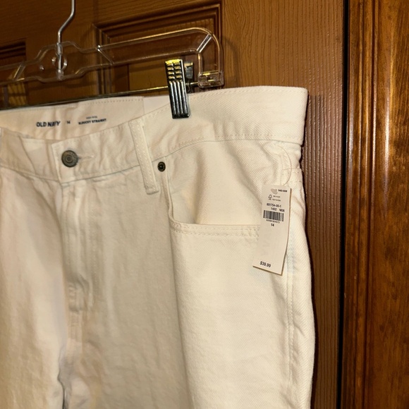 Women's NWT High Rise "Slouchy Straight" Old Navy Crop White Jean, Size 14 - Picture 3 of 5